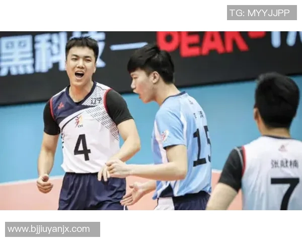 成都篮球队以67分领跑城市联赛积分榜展现强劲实力和团队合作精神